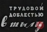 Standbild Sowjetische Bergleute bewegen Chunks von Kohle auf Förderbändern Russland, 1941, aus Sekunde 3 historischem Filmmaterial Videoclip 65675040193