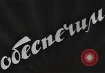 Standbild Sowjetische Bergleute bewegen Chunks von Kohle auf Förderbändern Russland, 1941, aus Sekunde 5 historischem Filmmaterial Videoclip 65675040193