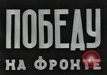 Standbild Sowjetische Bergleute bewegen Chunks von Kohle auf Förderbändern Russland, 1941, aus Sekunde 8 historischem Filmmaterial Videoclip 65675040193