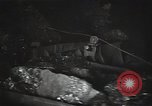 Standbild Sowjetische Bergleute bewegen Chunks von Kohle auf Förderbändern Russland, 1941, aus Sekunde 35 historischem Filmmaterial Videoclip 65675040193