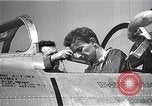 Immagine di F-86A velocità record Muroc California USA, 1948, secondo 31 filmato di repertorio 65675040231