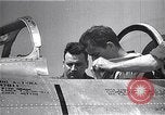 Immagine di F-86A velocità record Muroc California USA, 1948, secondo 35 filmato di repertorio 65675040231