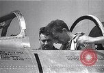 Immagine di F-86A velocità record Muroc California USA, 1948, secondo 37 filmato di repertorio 65675040231