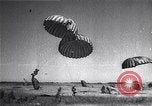 Standbild Airborne Operations United States USA, 1950, aus Sekunde 16 historischem Filmmaterial Videoclip 65675040234