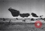 Standbild Airborne Operations United States USA, 1950, aus Sekunde 17 historischem Filmmaterial Videoclip 65675040234