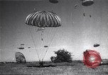 Standbild Airborne Operations United States USA, 1950, aus Sekunde 20 historischem Filmmaterial Videoclip 65675040234