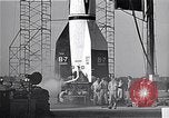 Standbild amerikanischen V2-Rakete Cocoa Florida USA, 1950, aus Sekunde 11 historischem Filmmaterial Videoclip 65675040235