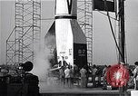 Standbild amerikanischen V2-Rakete Cocoa Florida USA, 1950, aus Sekunde 17 historischem Filmmaterial Videoclip 65675040235