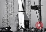 Standbild amerikanischen V2-Rakete Cocoa Florida USA, 1950, aus Sekunde 19 historischem Filmmaterial Videoclip 65675040235