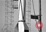 Standbild amerikanischen V2-Rakete Cocoa Florida USA, 1950, aus Sekunde 20 historischem Filmmaterial Videoclip 65675040235