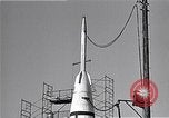 Standbild amerikanischen V2-Rakete Cocoa Florida USA, 1950, aus Sekunde 24 historischem Filmmaterial Videoclip 65675040235
