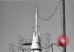 Standbild amerikanischen V2-Rakete Cocoa Florida USA, 1950, aus Sekunde 27 historischem Filmmaterial Videoclip 65675040235