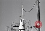 Standbild amerikanischen V2-Rakete Cocoa Florida USA, 1950, aus Sekunde 28 historischem Filmmaterial Videoclip 65675040235