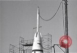 Standbild amerikanischen V2-Rakete Cocoa Florida USA, 1950, aus Sekunde 31 historischem Filmmaterial Videoclip 65675040235