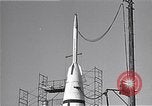 Standbild amerikanischen V2-Rakete Cocoa Florida USA, 1950, aus Sekunde 32 historischem Filmmaterial Videoclip 65675040235