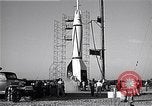 Standbild amerikanischen V2-Rakete Cocoa Florida USA, 1950, aus Sekunde 42 historischem Filmmaterial Videoclip 65675040235