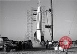 Standbild amerikanischen V2-Rakete Cocoa Florida USA, 1950, aus Sekunde 44 historischem Filmmaterial Videoclip 65675040235