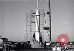 Standbild amerikanischen V2-Rakete Cocoa Florida USA, 1950, aus Sekunde 47 historischem Filmmaterial Videoclip 65675040235