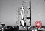 Standbild amerikanischen V2-Rakete Cocoa Florida USA, 1950, aus Sekunde 51 historischem Filmmaterial Videoclip 65675040235