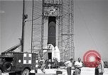 Immagine di Razzo a lancio di stand Cocoa Florida USA, 1950, secondo 14 filmato di repertorio 65675040239