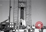 Immagine di Razzo a lancio di stand Cocoa Florida USA, 1950, secondo 15 filmato di repertorio 65675040239