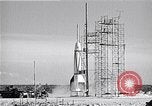 Immagine di V-2 rocket Cocoa Florida USA, 1950, secondo 9 filmato di repertorio 65675040240