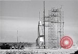 Immagine di V-2 rocket Cocoa Florida USA, 1950, secondo 11 filmato di repertorio 65675040240