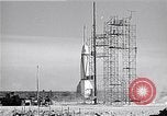 Immagine di V-2 rocket Cocoa Florida USA, 1950, secondo 12 filmato di repertorio 65675040240
