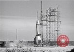Immagine di V-2 rocket Cocoa Florida USA, 1950, secondo 18 filmato di repertorio 65675040240