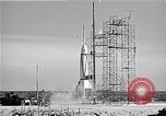 Immagine di V-2 rocket Cocoa Florida USA, 1950, secondo 21 filmato di repertorio 65675040240