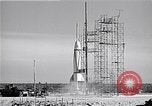 Immagine di V-2 rocket Cocoa Florida USA, 1950, secondo 23 filmato di repertorio 65675040240