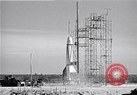 Immagine di V-2 rocket Cocoa Florida USA, 1950, secondo 24 filmato di repertorio 65675040240
