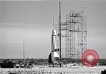 Immagine di V-2 rocket Cocoa Florida USA, 1950, secondo 44 filmato di repertorio 65675040240
