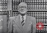 Immagine di Longines watch annuncio United States USA, 1951, secondo 7 filmato di repertorio 65675040243