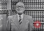 Immagine di Longines watch annuncio United States USA, 1951, secondo 8 filmato di repertorio 65675040243