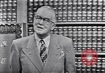 Immagine di Longines watch annuncio United States USA, 1951, secondo 11 filmato di repertorio 65675040243