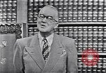 Immagine di Longines watch annuncio United States USA, 1951, secondo 12 filmato di repertorio 65675040243