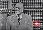 Immagine di Longines watch annuncio United States USA, 1951, secondo 18 filmato di repertorio 65675040243