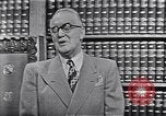 Immagine di Longines watch annuncio United States USA, 1951, secondo 19 filmato di repertorio 65675040243