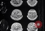 Immagine di Longines watch annuncio United States USA, 1951, secondo 29 filmato di repertorio 65675040243
