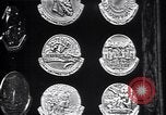 Immagine di Longines watch annuncio United States USA, 1951, secondo 32 filmato di repertorio 65675040243