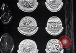 Immagine di Longines watch annuncio United States USA, 1951, secondo 33 filmato di repertorio 65675040243