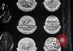 Immagine di Longines watch annuncio United States USA, 1951, secondo 35 filmato di repertorio 65675040243