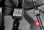 Immagine di Longines watch annuncio United States USA, 1951, secondo 47 filmato di repertorio 65675040243
