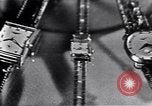 Immagine di Longines watch annuncio United States USA, 1951, secondo 48 filmato di repertorio 65675040243