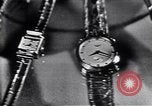 Immagine di Longines watch annuncio United States USA, 1951, secondo 49 filmato di repertorio 65675040243