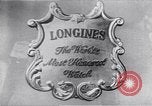Immagine di Longines watch annuncio United States USA, 1951, secondo 61 filmato di repertorio 65675040243