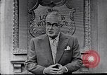 Standbild Frank Knight Werbung Longines Uhren United States USA, 1954, aus Sekunde 9 historischem Filmmaterial Videoclip 65675040290