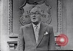 Standbild Frank Knight Werbung Longines Uhren United States USA, 1954, aus Sekunde 16 historischem Filmmaterial Videoclip 65675040290