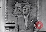 Standbild Frank Knight Werbung Longines Uhren United States USA, 1954, aus Sekunde 19 historischem Filmmaterial Videoclip 65675040290